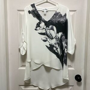 JOSEPH RIBKOFF | White/Black | Floral | Handkerchief | V-Neck |Blouse | Size 8